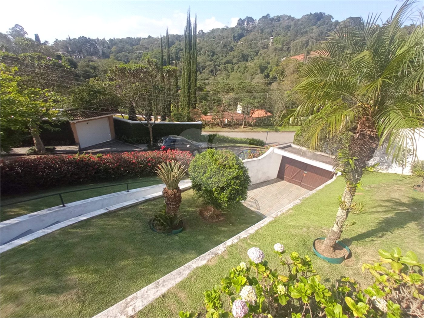 Casa à venda com 4 quartos, sendo 1 suíte, no condomínio Alpes da Cantareira, Mairiporã - SP