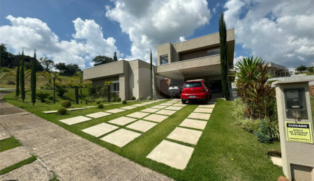 Casa à venda com 4 suítes no condomínio Itaporã, Atibaia - SP