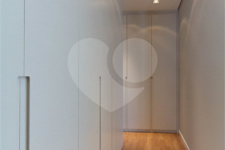Apartamento à venda ou para alugar com 3 suítes em Moema, São Paulo, SP