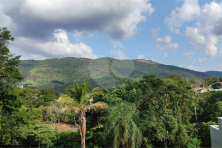 Sobrado à venda com 4 quartos, sendo 2 suítes,  em Recreio Maristela, Atibaia, SP