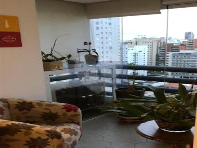 Apartamento à venda com 2 quartos, sendo 1 suíte,  em Moema, São Paulo, SP