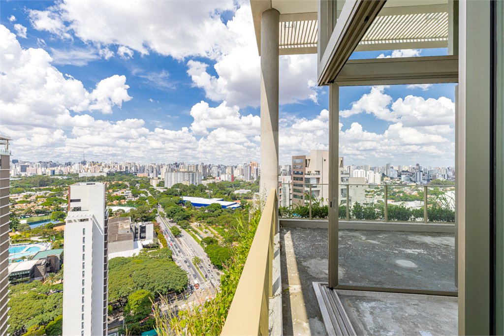 Cobertura à venda com 4 suítes em Moema, São Paulo, SP