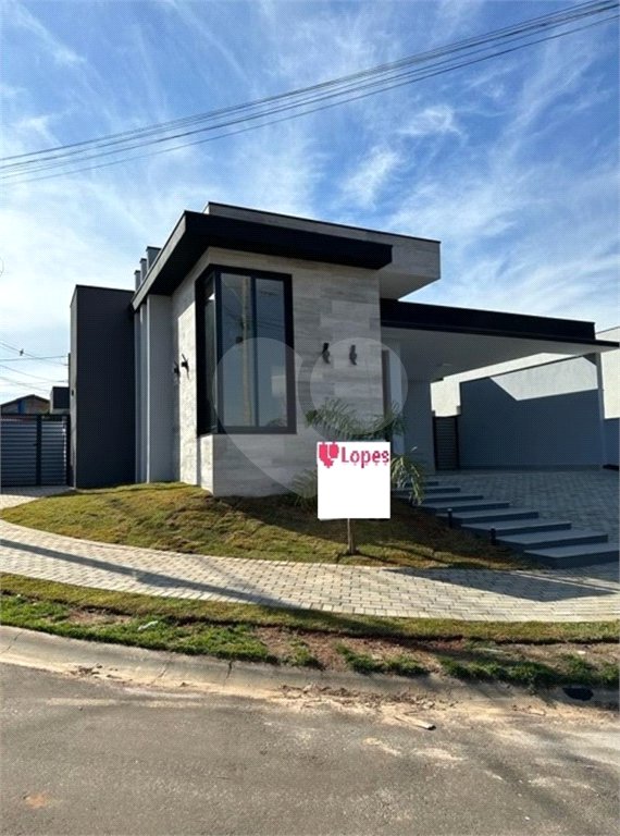 Casa à venda com 3 quartos, sendo 1 suíte, no condomínio Lagos D´icaraí, Salto - SP
