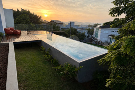 Casa à venda com 4 quartos, sendo 3 suítes,  no condomínio Terras de Santa Teresa, Itupeva - SP
