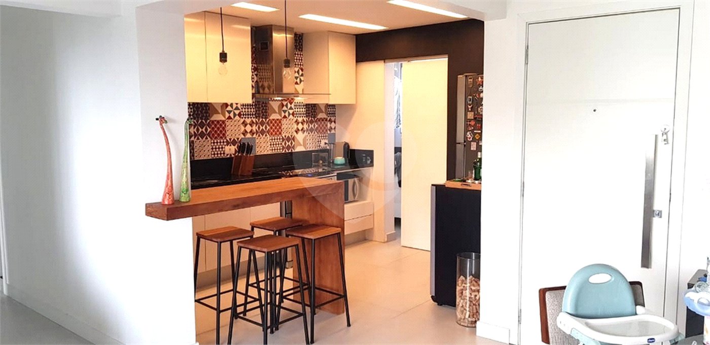 Apartamento à venda com 3 quartos, sendo 1 suíte, em Moema, São Paulo, SP