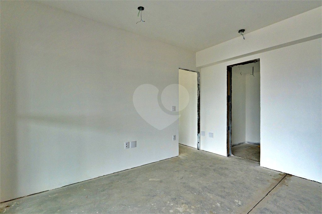 Apartamento à venda com 4 quartos, sendo 2 suítes,  em Jardim das Acácias, São Paulo, SP