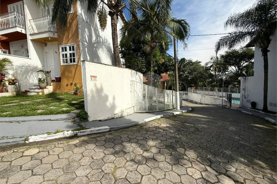 Casa à venda com 2 suítes no condomínio Village Palmas, São Paulo - SP