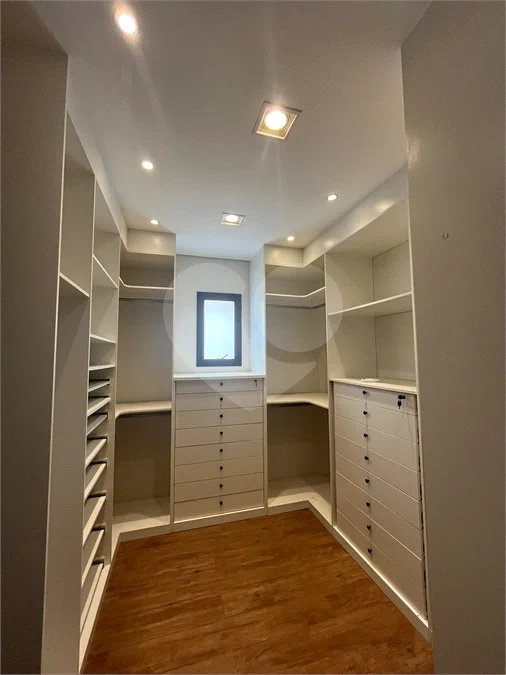 Casa de Alto Padrão à Venda – Condomínio Terra Magna | Indaiatuba/SP - Sofisticação, conforto e funcionalidade. Este magnífico sobrado possui 300 m² de área construída em um terreno de 420 m², com ambientes amplos, integrados e acabamentos de alto padrão. Destaques do imóvel - 4 dormitórios, sendo 3