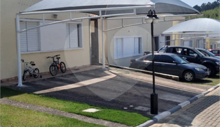 Casa à venda com 3 quartos, sendo 1 suíte, no condomínio Residencial Vila D`ouro, Cotia - SP