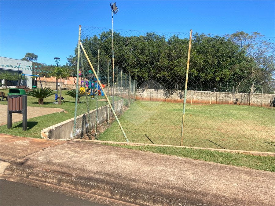Casa à venda com 3 quartos, sendo 1 suíte, no condomínio Residencial Alto da Boa Vista, Araraquara - SP