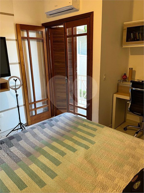 Casa à venda com 3 quartos, sendo 2 suítes, no condomínio Palmas, São Paulo - SP