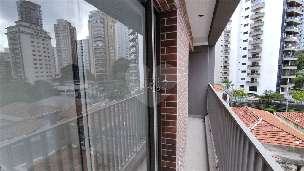 Apartamento à venda com 3 quartos, sendo 2 suítes,  em Moema, São Paulo, SP
