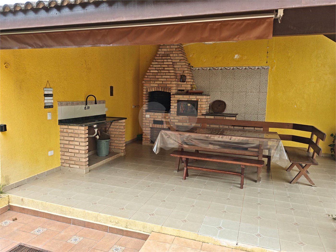 Casa à venda com 4 quartos, sendo 2 suítes,  em Country Residencial Felix, Bom Jesus dos Perdões, SP