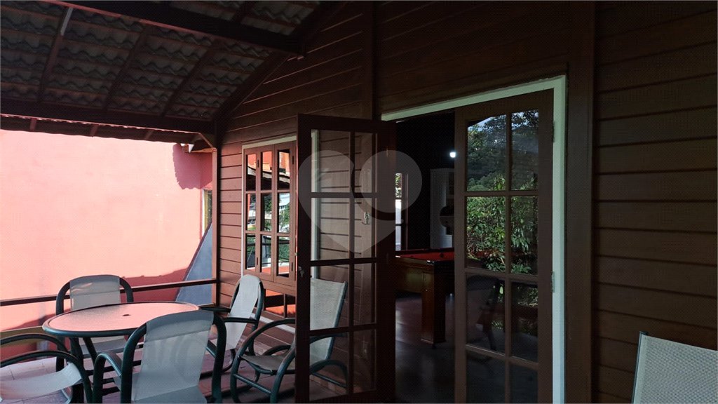 Casa à venda com 3 quartos, sendo 1 suíte, no condomínio Alpes da Cantareira, Mairiporã - SP