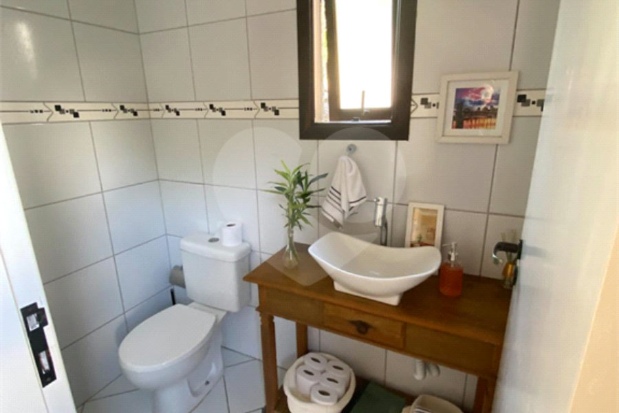 Casa à venda com 4 quartos, sendo 2 suítes, no condomínio Suíça da Cantareira, Mairiporã - SP