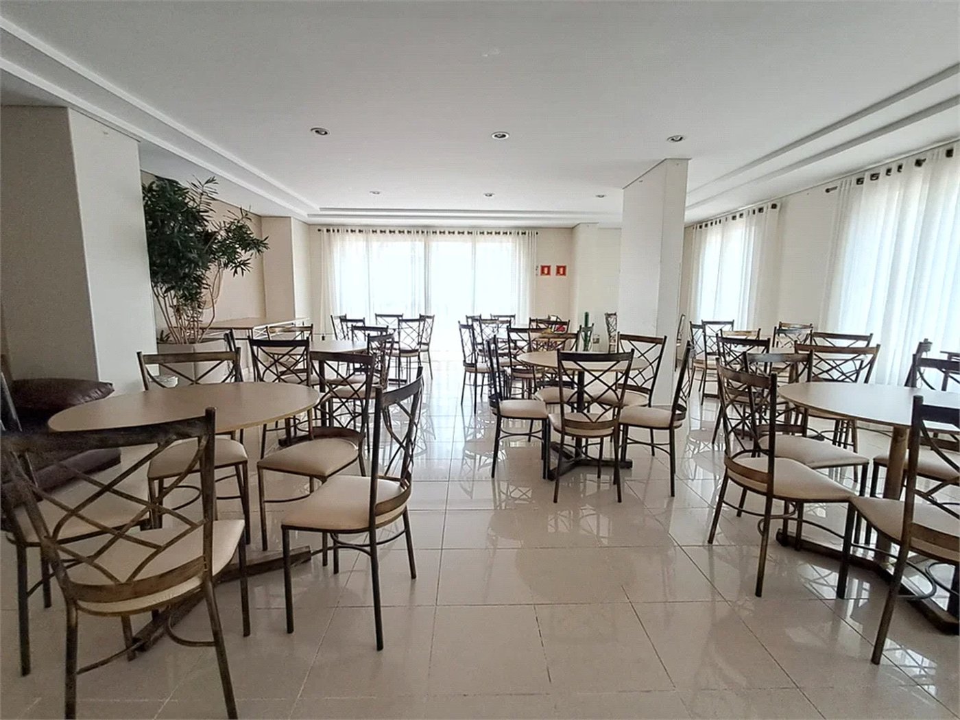 Apartamento à venda com 3 quartos, sendo 2 suítes,  em Vila Romana, São Paulo, SP