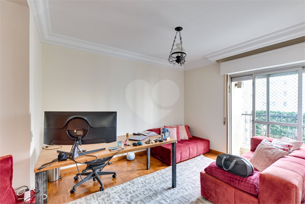 Apartamento à venda com 3 quartos, sendo 2 suítes, em Moema, São Paulo, SP