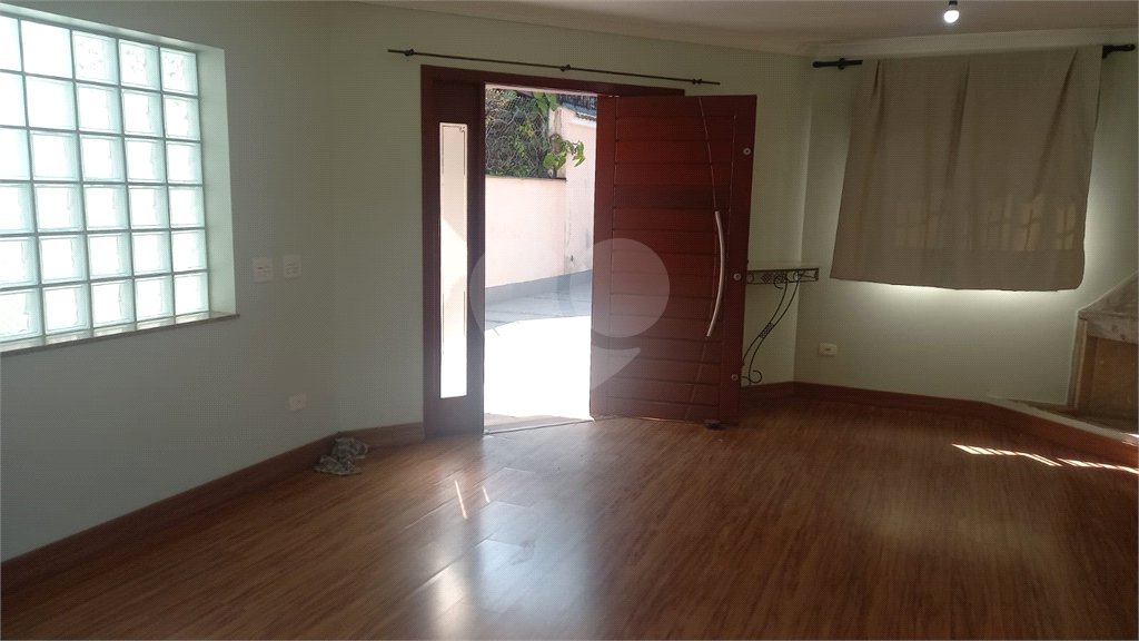 Sobrado à venda com 4 quartos, sendo 2 suítes, em Tremembé, São Paulo, SP