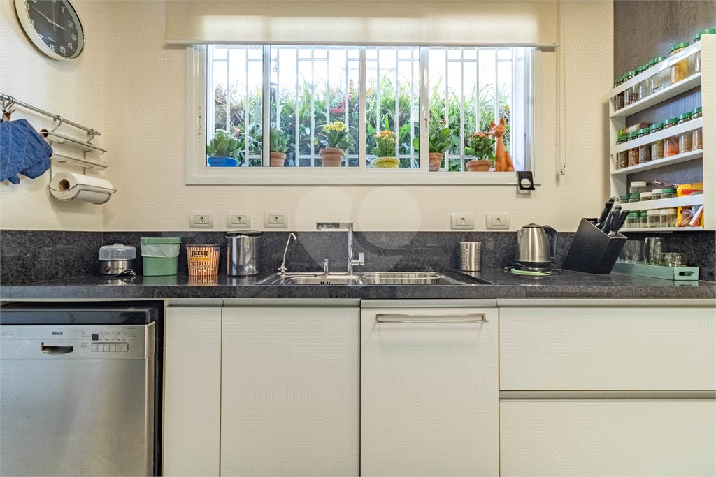 Casa à venda com 5 quartos, sendo 4 suítes, em Alto da Lapa, São Paulo, SP