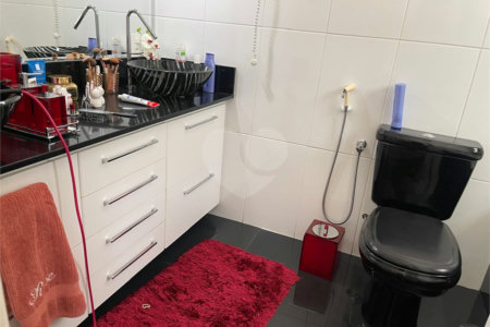 Casa à venda com 4 quartos, sendo 2 suítes,  no condomínio Village Place, São Paulo - SP