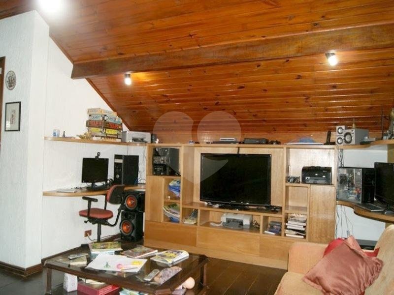 Sobrado à venda com 6 quartos, sendo 5 suítes, em Jardim Catanduva, São Paulo, SP
