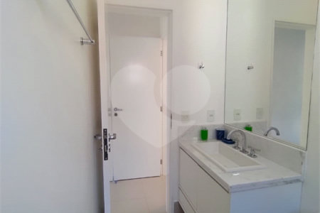 Casa à venda ou para alugar com 4 suítes no condomínio Sambaqui, São Sebastião - SP