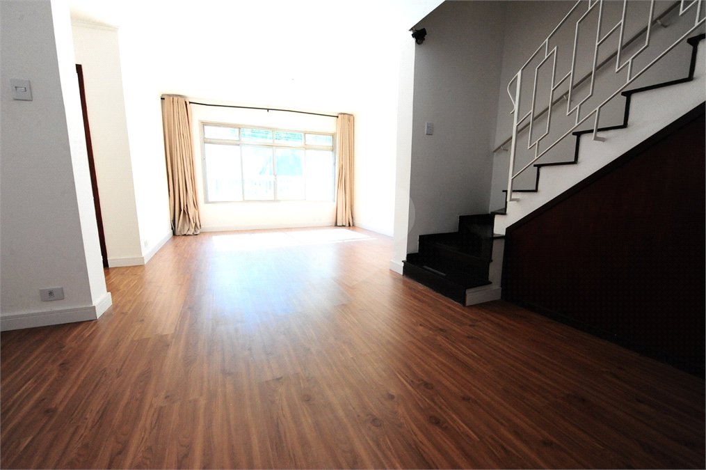 Casa Térrea para alugar com 4 quartos, sendo 1 suíte, em Vila Mariana, São Paulo, SP