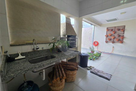Casa à venda com 4 quartos, sendo 2 suítes,  em Vila Nastri, Itapetininga, SP