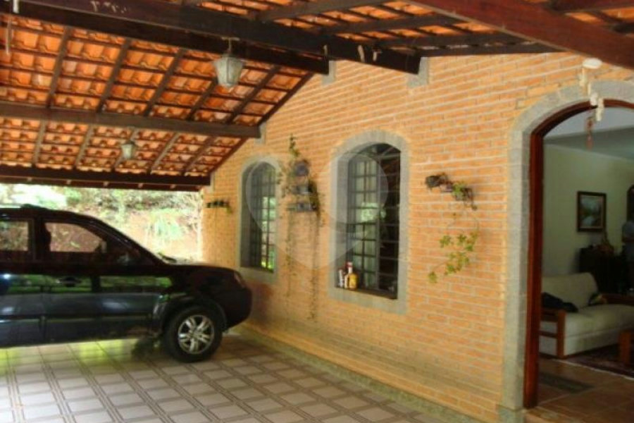 Casa Térrea à venda com 3 quartos, sendo 1 suíte, em Parque Petrópolis, Mairiporã, SP