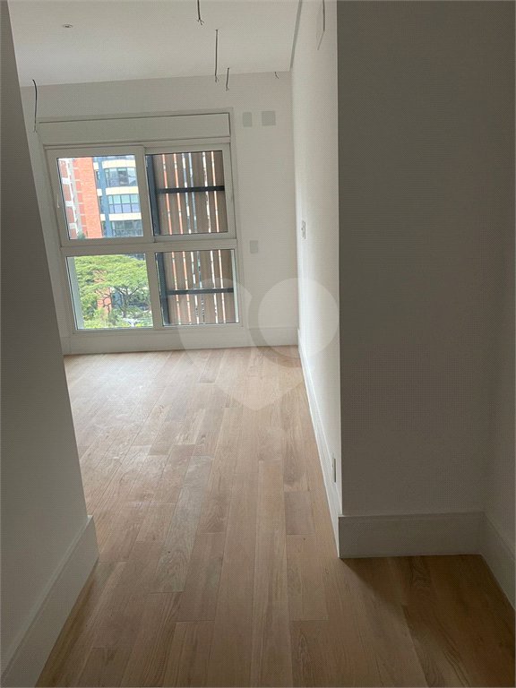 Apartamento à venda com 3 suítes em Moema, São Paulo, SP