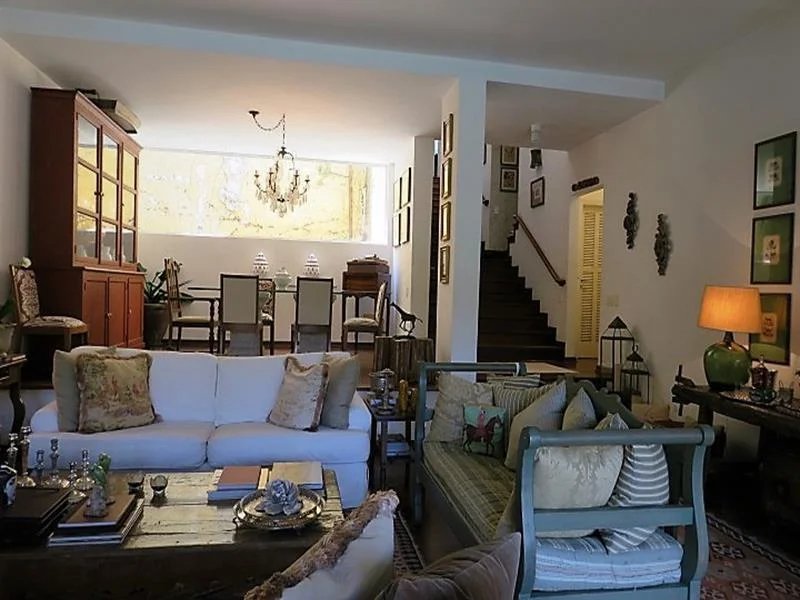 Casa à venda com 4 quartos, sendo 2 suítes, em Jardim Morumbi, São Paulo, SP