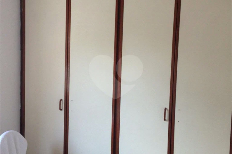 Vende-se Sobrado em Condomínio Fechado – 3 Dormitórios | 180 m²