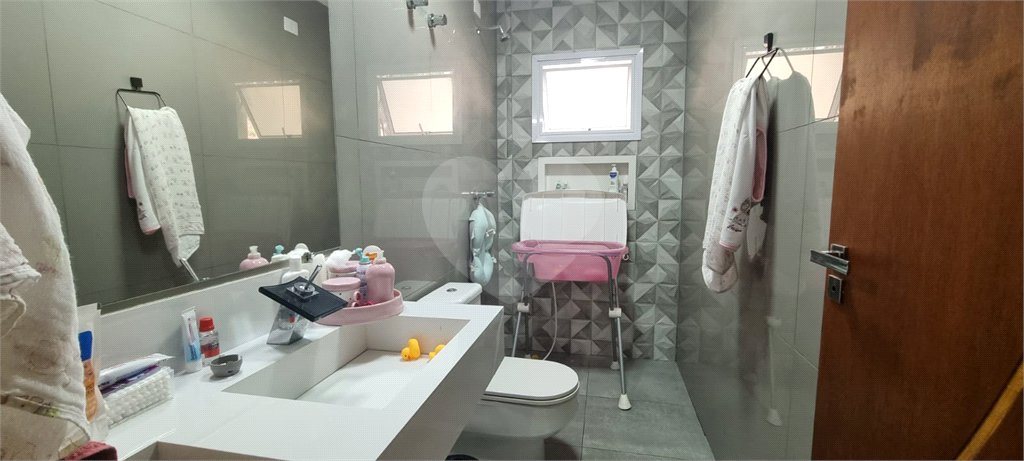 Casa à venda com 4 quartos, sendo 2 suítes,  no condomínio Sausalito, Mairiporã - SP