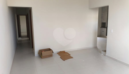 Casa à venda com 3 quartos, sendo 1 suíte, no condomínio Tivolli, Itapetininga - SP