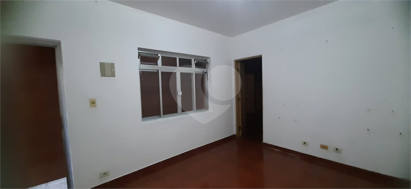 Sobrado à venda com 3 quartos em Jardim Guairaca, São Paulo, SP