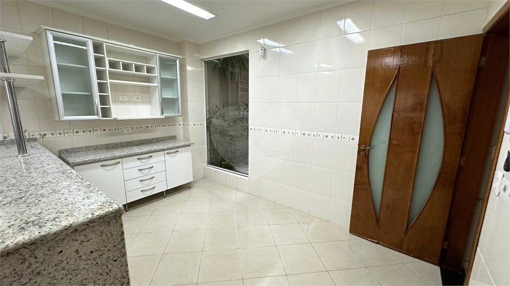 Casa à venda com 4 quartos, sendo 3 suítes, em Vila Galvão, Guarulhos, SP