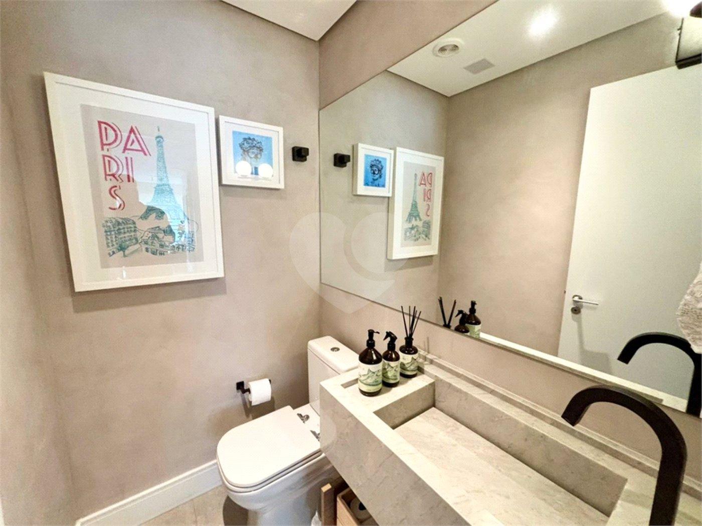 Apartamento à venda com 3 suítes em Moema, São Paulo, SP