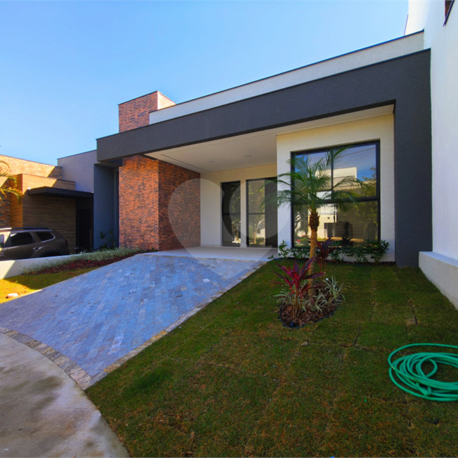 Casa à venda com 3 quartos, sendo 1 suíte, no condomínio Terras de São Francisco, Sorocaba - SP