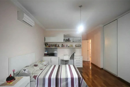 Casa à venda com 5 suítes em Jardim Londrina, São Paulo, SP