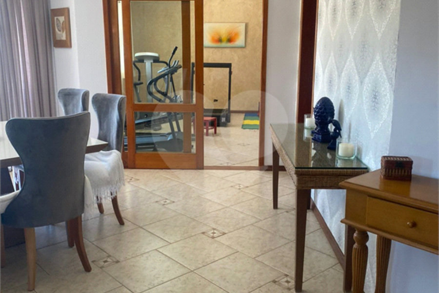 Casa à venda com 5 quartos, sendo 4 suítes, no condomínio Lago do Imperador, Mairiporã - SP