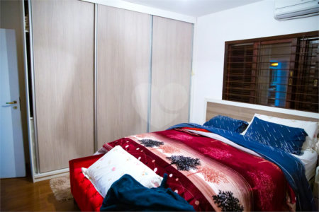 Casa Térrea à venda com 4 quartos, sendo 1 suíte,  em Super Quadra Morumbi, São Paulo, SP