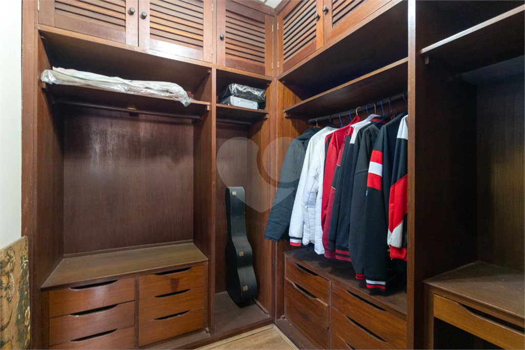 Casa à venda com 4 quartos, sendo 1 suíte, em Campo Belo, São Paulo, SP