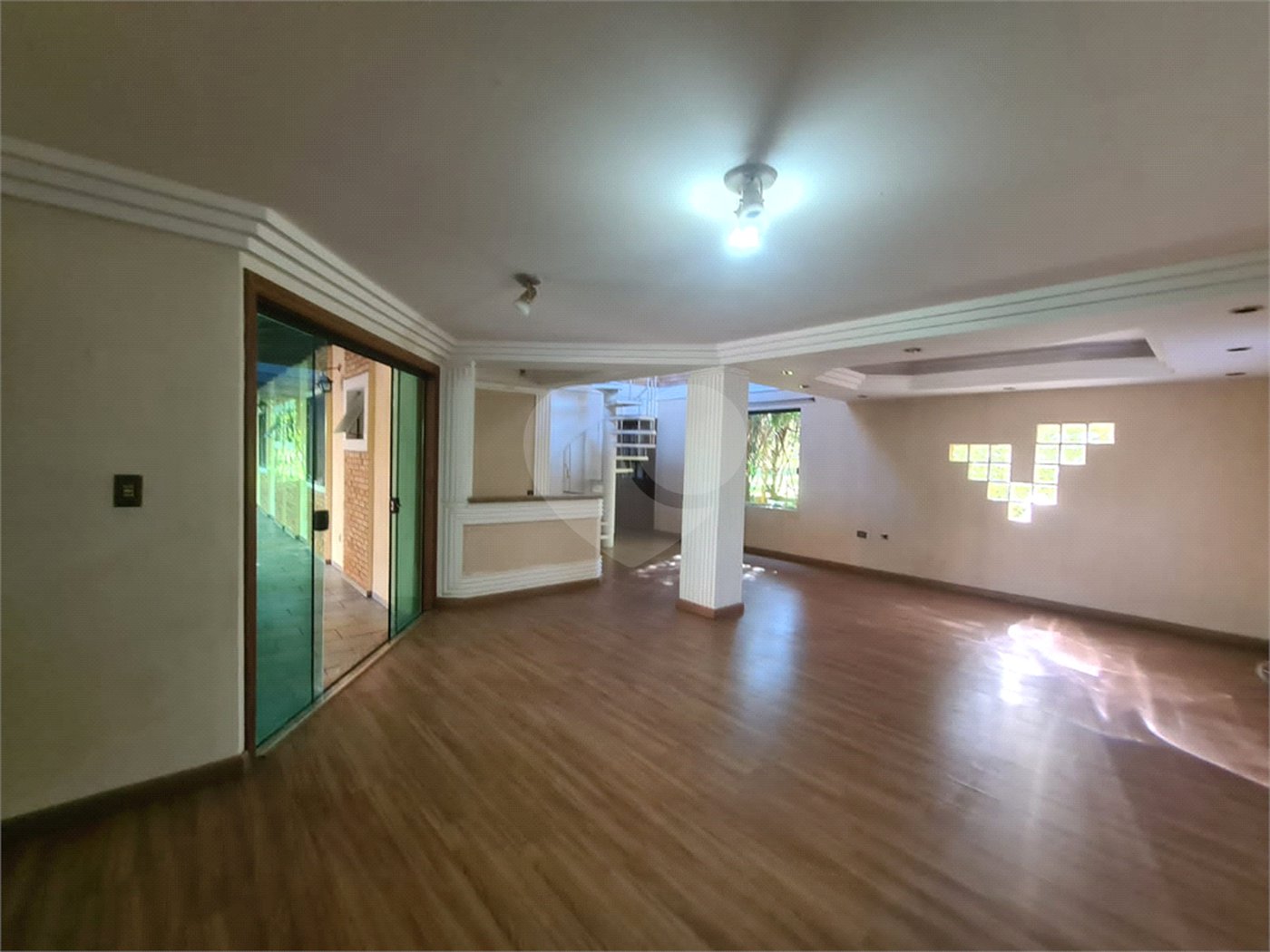 Casa à venda com 3 suítes no condomínio Portal do Sabia, Araçoiaba da Serra - SP