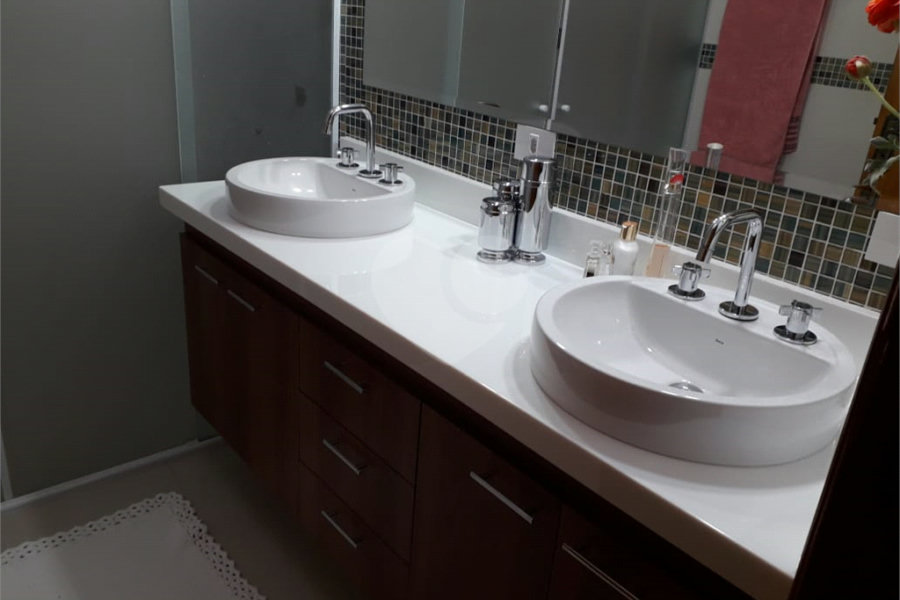 Sobrado à venda com 4 quartos, sendo 1 suíte, em Tremembé, São Paulo, SP