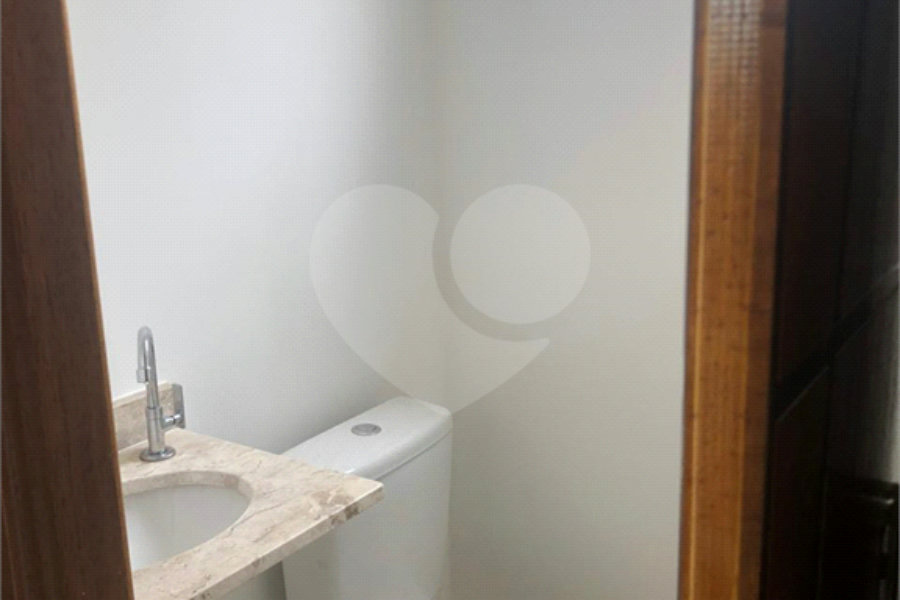 Casa à venda com 3 quartos, sendo 1 suíte, no condomínio Cond Batinga, São Paulo - SP