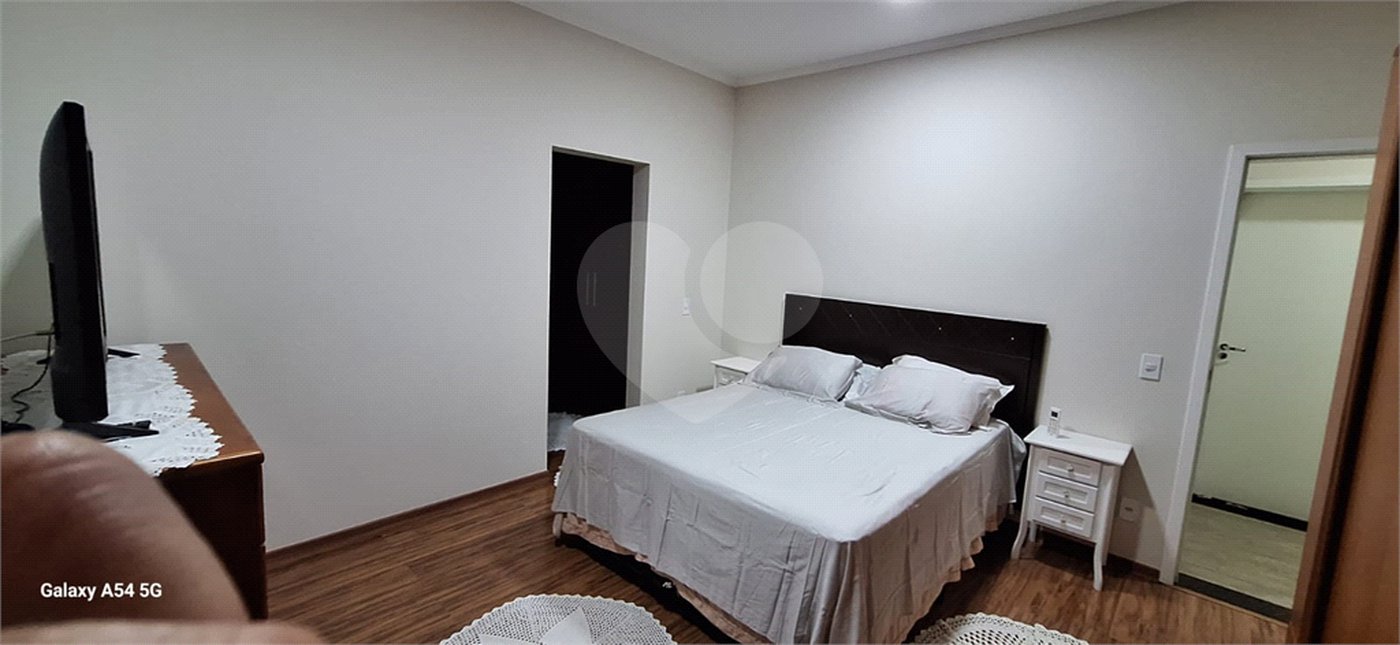 Casa à venda com 4 quartos, sendo 2 suítes, no condomínio Saint Patrick, Sorocaba - SP
