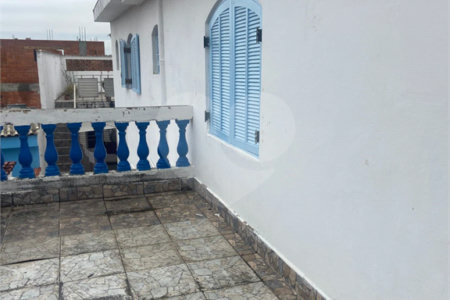 Sobrado à venda com 4 quartos, sendo 2 suítes, em Vila Ruth, Poá, SP