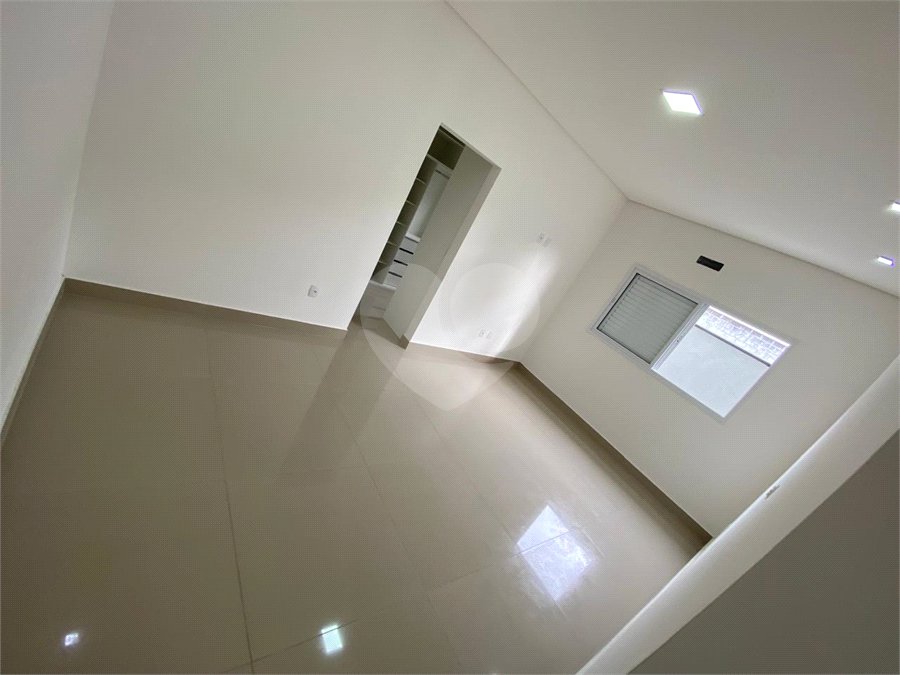 Casa à venda com 3 quartos, sendo 1 suíte,  no condomínio Terras do Vale, Caçapava - SP