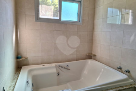 Chácara à venda com 3 quartos, sendo 1 suíte, em Chácara de Recreio Jardim Alvorada, Botucatu, SP