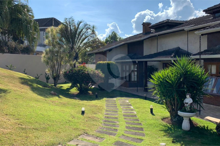 Casa à venda com 5 quartos, sendo 2 suítes, em Serra da Cantareira, Mairiporã, SP